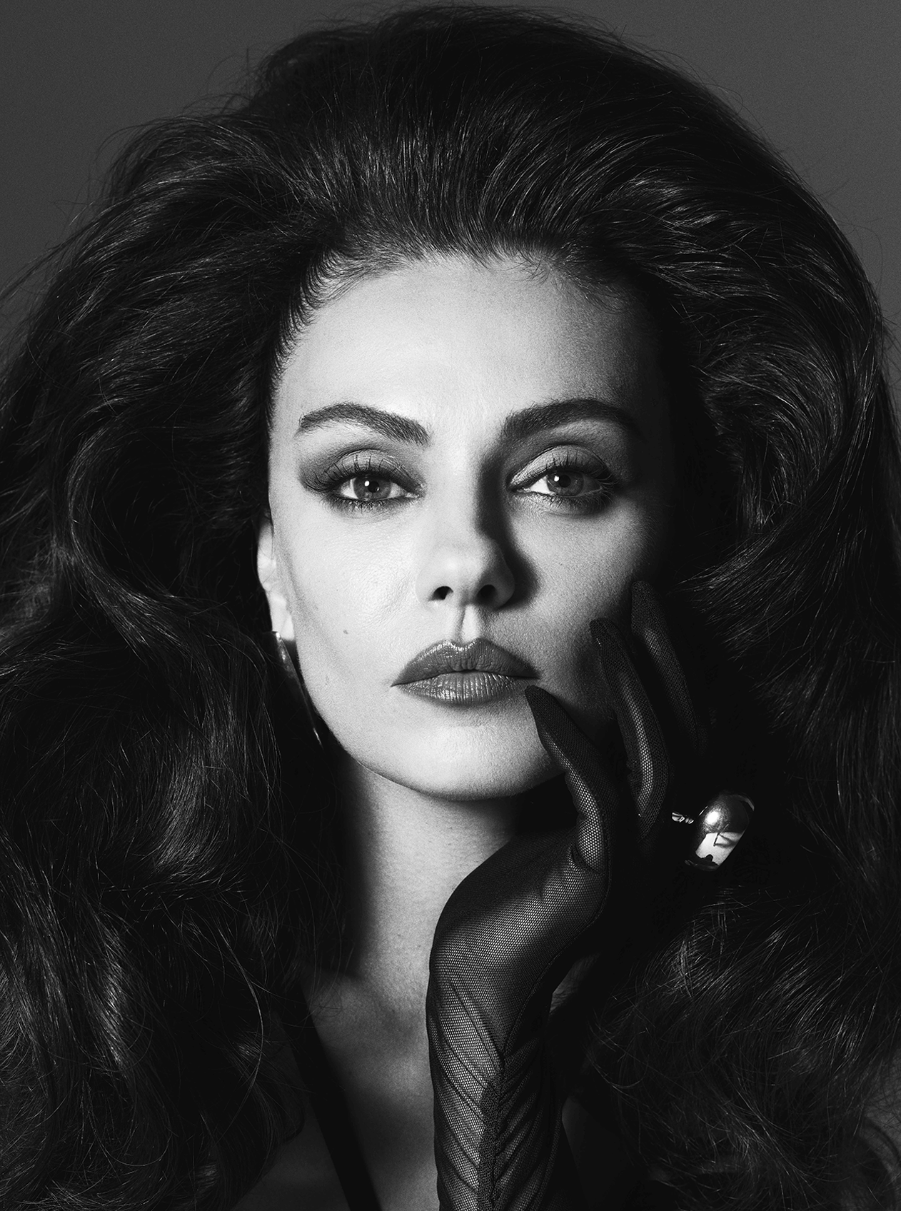 Mila Kunis - Ovo Ring - MISHO - CELEBRITY