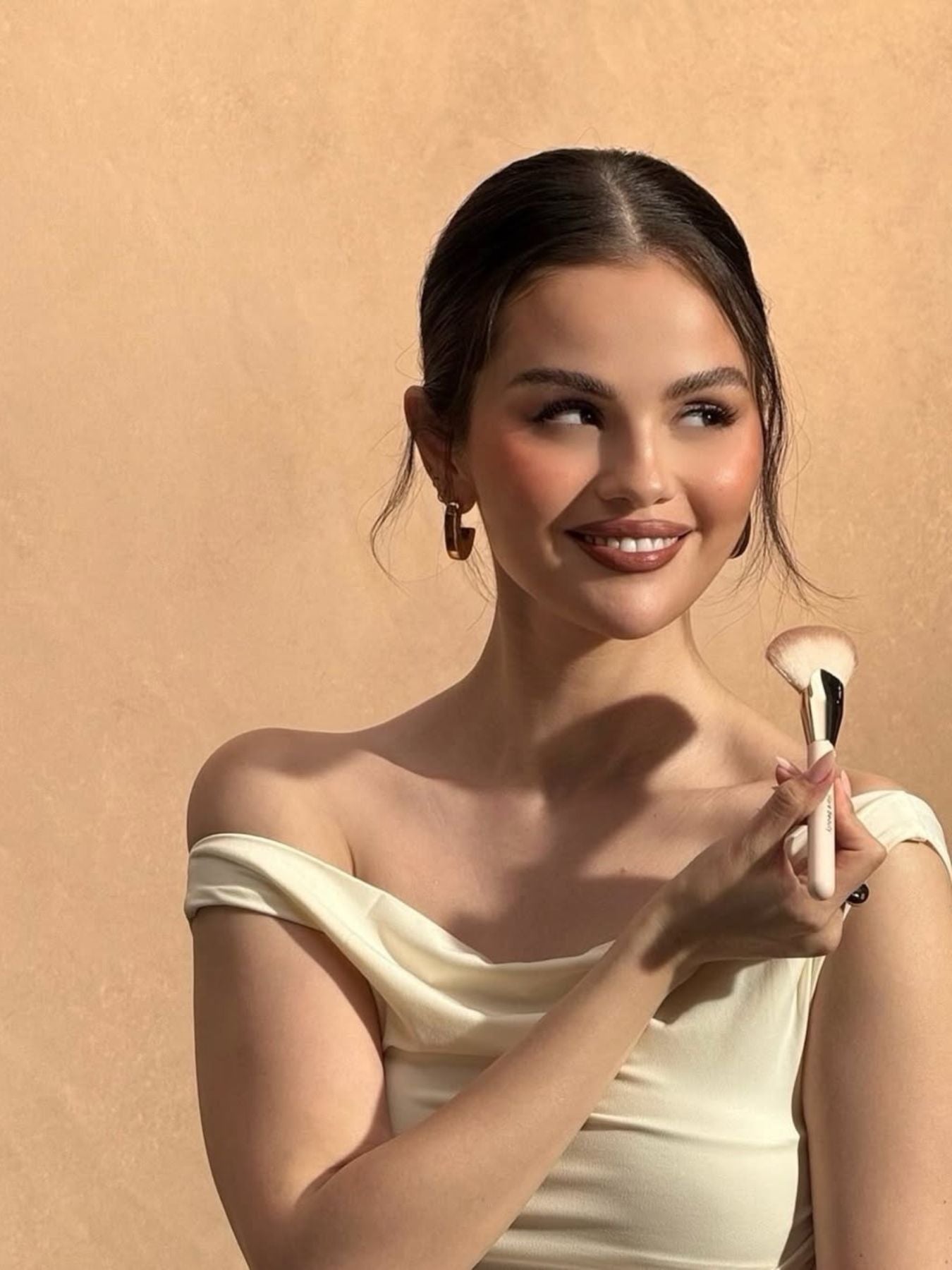 Selena Gomez - Mini Crescent Hoops - MISHO - CELEBRITY