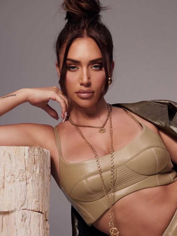 ANASTASIA KARANIKOLAOU - MISHO - CELEBRITY