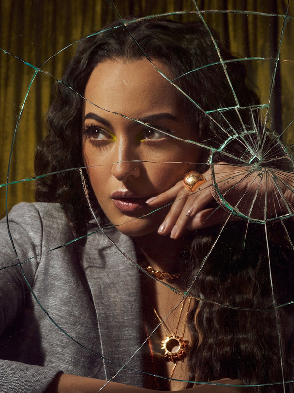 SONAKSHI SINHA - MISHO - CELEBRITY