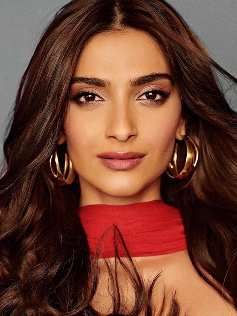 SONAM KAPOOR - MISHO - CELEBRITY